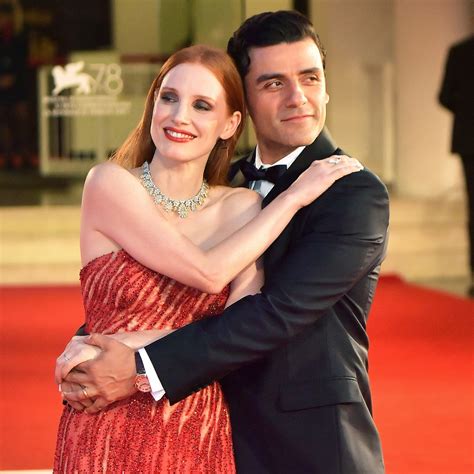 Oscar Isaac Explains His Viral Red Carpet Moment With Jessica Chastain