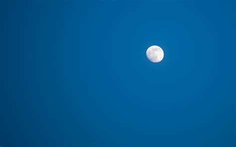 Download wallpaper 3840x2400 moon, sky, night, blue, minimalism 4k ultra hd 16:10 hd background