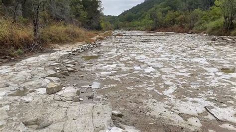 La sécheresse révèle des traces de dinosaures dans le lit dune rivière