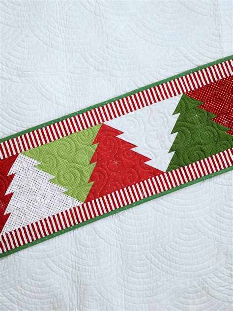 Xmas Table Runners Christmas Table Runner Pattern Quilted Table