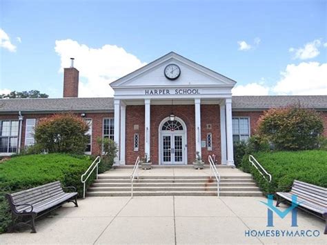 Harper Elementary School, Wilmette, Illinois - July 2018 | Wilmette, IL ...