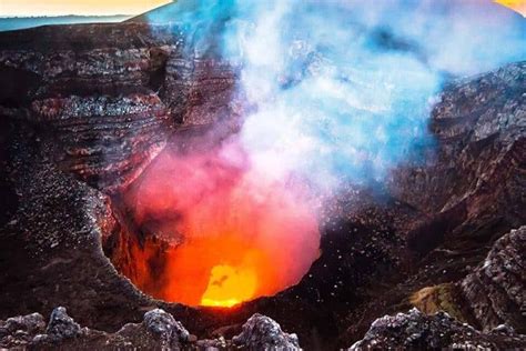 Volcán Masaya Prevén expulsión de gases cenizas arenas y rocas