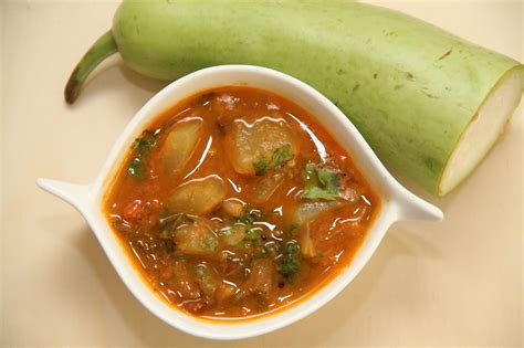 Sini S Menu The Kitchenmagic Bottle Gourd Lauki Churakka Sambar