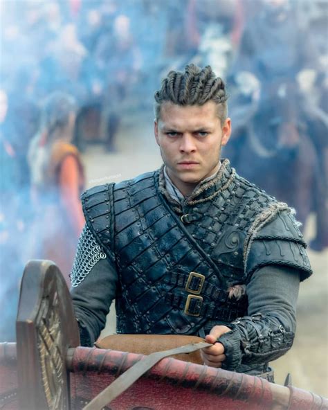 🛡⚔ ᴠɪᴋɪɴɢs ⚔🛡 on Instagram: “📸: #NewPic of Ivar in Vikings 5x11. 🔥” in ...