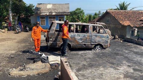 Dua Warung Terbakar Di Lembursitu Sukabumi Dua Mobil Ikut Hangus Dan