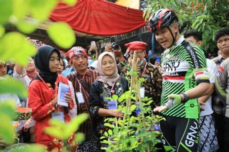 Panen Bunga Telang Ganjar Senang Siswa Kembangkan Urban Farming