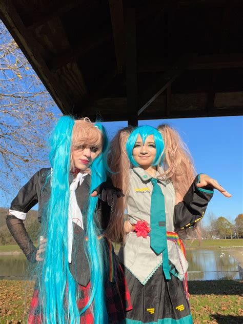 Gay Miku And Junko Except They Switch Pigtails Miku Cosplay Cute Cosplay Amazing Cosplay