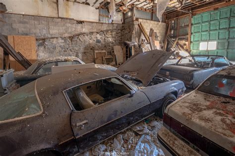 Urban Explorer Finds Abandoned Barn Filled With Forgotten Classic Cars