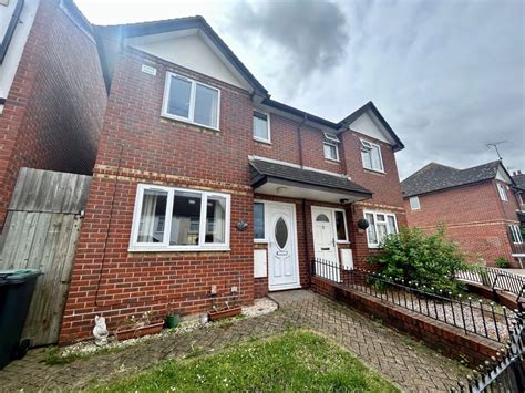 3 Bed Semi Detached House To Rent In Park Avenue Northfleet Gravesend