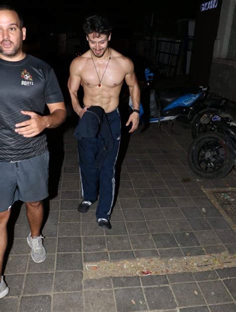 This Is How Hot A Shirtless Tiger Shroff Looks Like Right After His Gym Session We Dare You