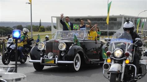 Campanha de Bolsonaro já gastou quase R 2 milhões em pesquisa de