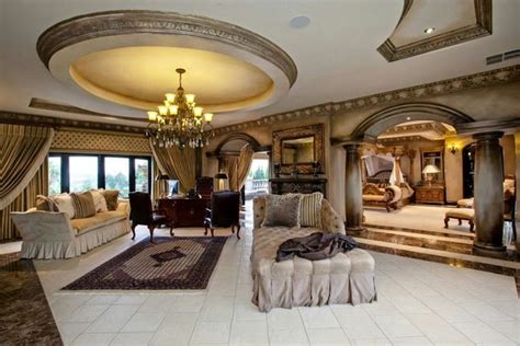 Inside Mansion House Bedroom