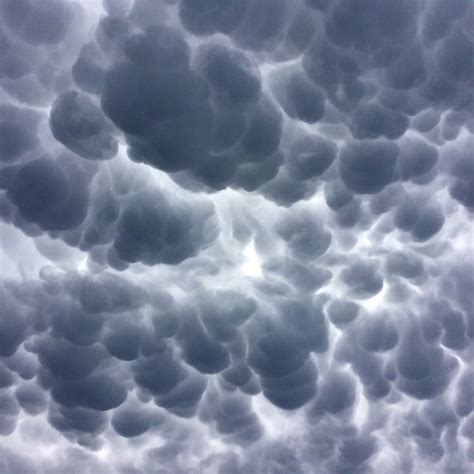 Photographers Capture The Fascinatingly Rare Mammatus Cloud Phenomenon