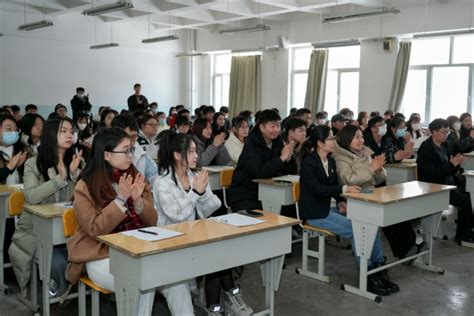 大学生记者团举行新老生见面会