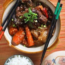 A seductive bowl of Kalbi Jim (Korean braised beef short ribs) Asian ...