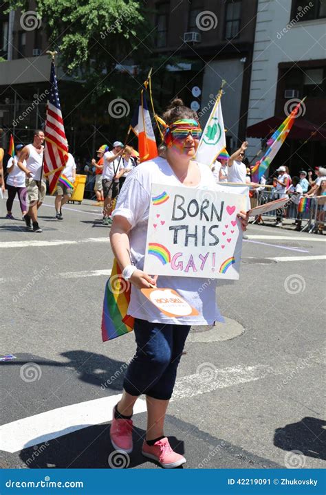 Participante De Lgbt Pride Parade Em New York City Foto Editorial Imagem De Colorido Amor