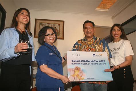 AXA Mandiri Salurkan Bantuan Nasabah Bagi Penderita Kanker Teras