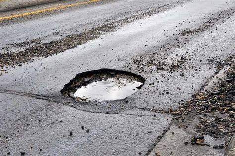 How to Avoid Potholes While Driving - Blog