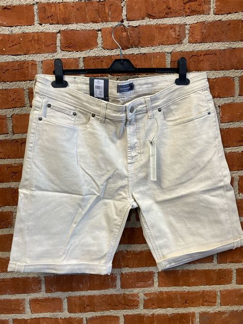 Se produkter som liknar Nya jeansshorts stretch stl 2 på Tradera