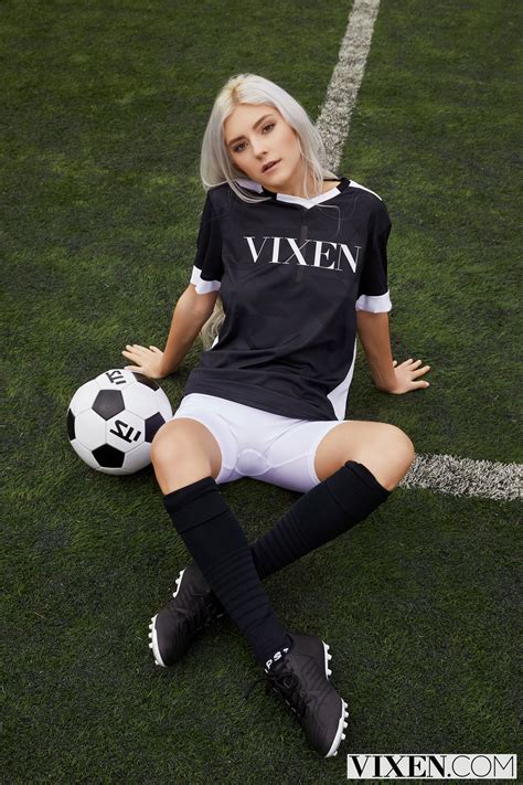 Free Download Hd Wallpaper Eva Elfie Pornstar Vixen Women White Hair Black T Shirt