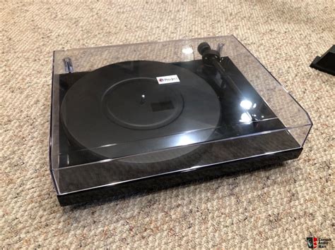 Project Debut Carbon Turntable For Sale - UK Audio Mart