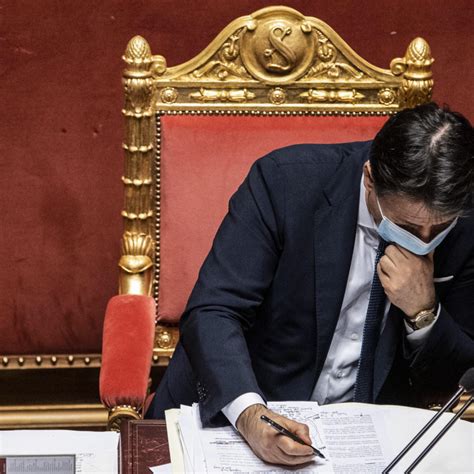 Fiducia Stretta Per Conte Con Voti In Senato Ma Il Governo Va