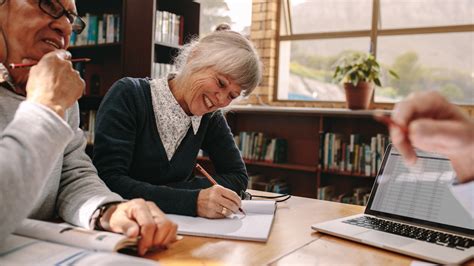 Nunca é tarde por que voltar a estudar depois dos 40 anos Opet