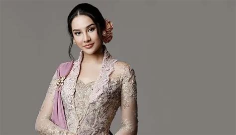 W Artinya With Dalam Bahasa Inggris Simak Perbedaan Dan Contohnya Hot Liputan