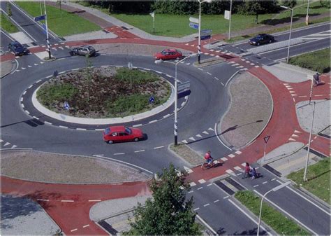 Roundabout intersection with bike path in the Netherlands - The stats ...