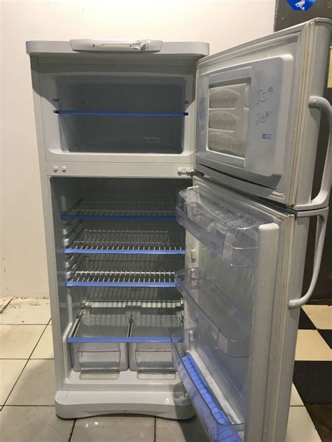 Б/у Холодильник Indesit R27G.015