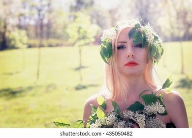 Photo Naked Girl Flowers Stock Photo 435050482 Shutterstock