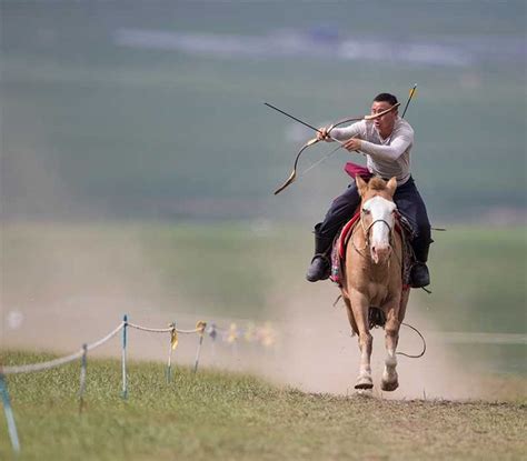 Living Arrow Of Mongolian Horseback Archery Horse Sculpture