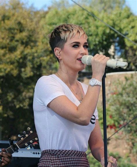 Born Pixie Haircut For Women Pixiehaircut Hairology Katy Perry Hair