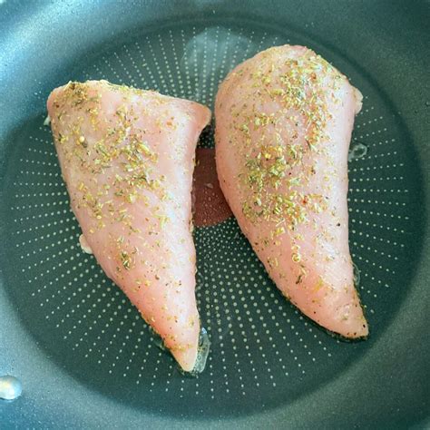 Gekräutertes Putenfilet mit Rucola Tomate und Mozzarella We love