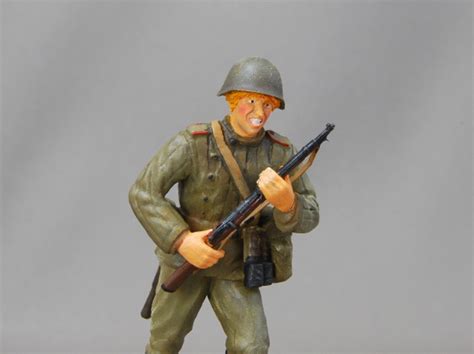 Soviet Motor Rifle Troops Berlin Dragon Building Painting