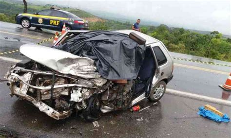 Acidente entre Uno e carreta deixa um morto na BR 262 veja vídeo