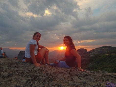 Kalabaka Majestuosa Puesta de Sol en Meteora con guía local GetYourGuide