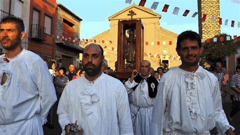 Corrono Scalzi Da Cinquecento Anni La Processione Degli Uomini Di