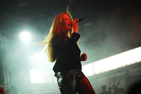 Epica 14 18 Simone Simons Als Blickfang Beim M Era Luna 2008