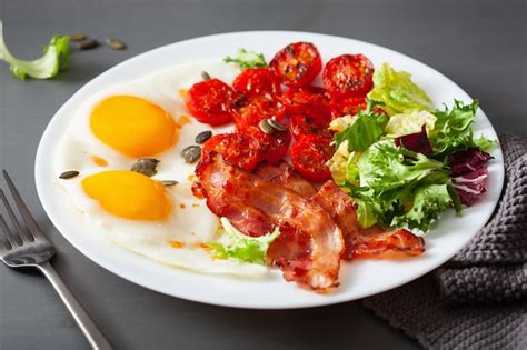 Premium Photo Healthy Keto Diet Breakfast Egg Tomatoes Salad Leaves And Bacon