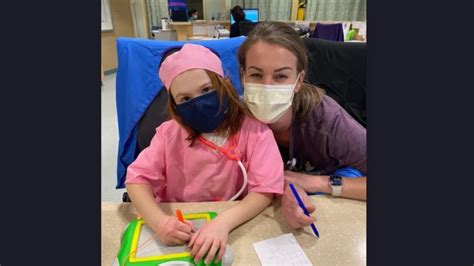 A Pediatric Nurse Inspires 6 Year Old Cancer Survivor Now She Wants To