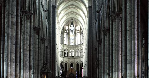 A razão inversa: Interior da Catedral de Amiens