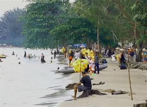 Libur Nataru Pengunjung Pantai Manggar Membludak Busamid Samarinda