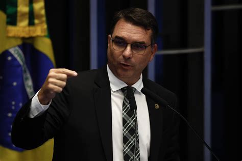 Vídeo Flávio Bolsonaro E Contarato Batem Boca No Senado 08052024