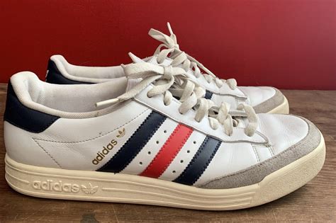 Stylish Adidas Shoes With Blue And Red Stripes Shoe Effect