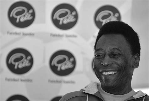 Morre Pelé eterno Rei do Futebol aos 82 anos Olá Jornal