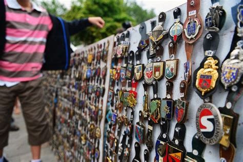 Ces Objets Surprenants Qu On Peut Trouver Sur La Braderie De Lille