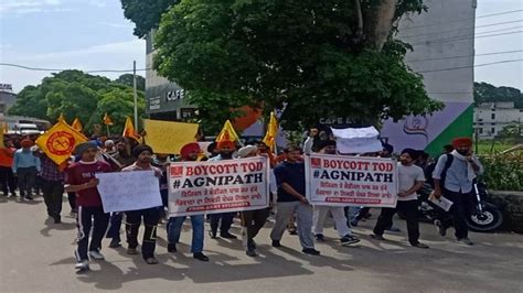 Agnipath Protest अग्निपथ का विरोध आनंदपुर साहिब में हाईवे जाम