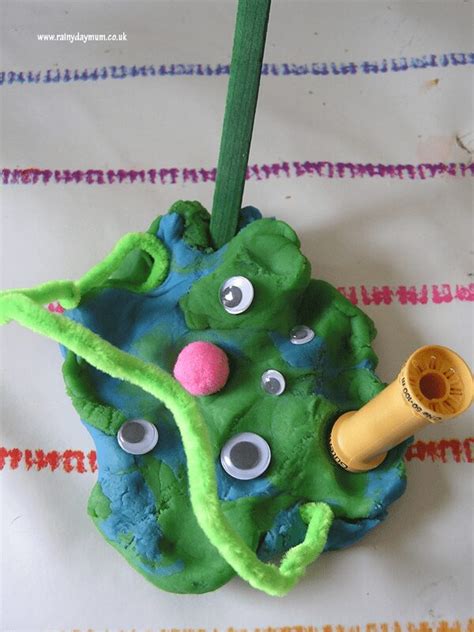 Invitation to Create Playdough Aliens with Toddlers and Preschoolers