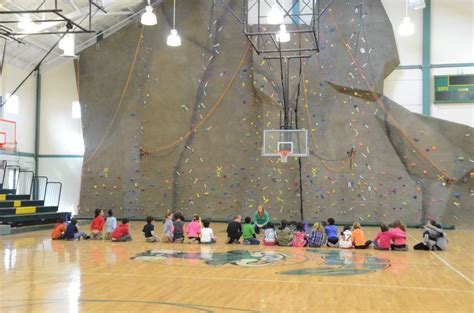 Climbing Walls And Boulders For K 12 Schools Climbing Wall Climbing